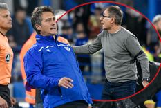 Guillermo Barros Schelotto y Ariel Holan se sacaron chispas en Vélez-Central. Guillermo Barros Schelotto y Ariel Holan se sacaron chispas en Vélez-Central.