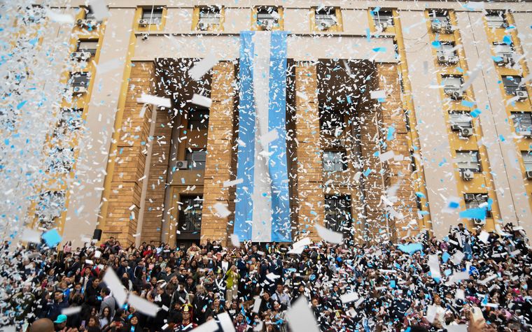 Miles de estudiantes de todo Mendoza participaron de los actos por el Día de la Bandera.&nbsp;