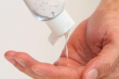 Anmat prohibió la venta de un alcohol en gel, dos harinas y un salamín Anmat prohibió la venta de un alcohol en gel, dos harinas y un salamín