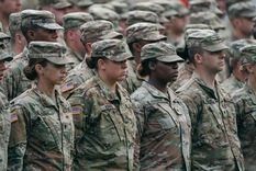 Más de 70.000 mujeres hacen parte de las fuerzas armadas de EE.UU. en la actualidad.