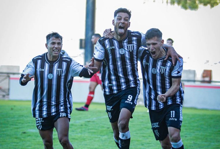 Tras un pisotón a Nicolás Ferreyra en el área, Facundo Lencioni facturó de penal el empate de Gimnasia.&nbsp;