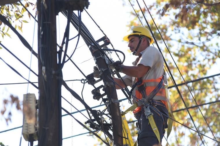 Avanza la instalación de fibra óptica en la capital mendocina Foto: Maximiliano Ríos/MDZ