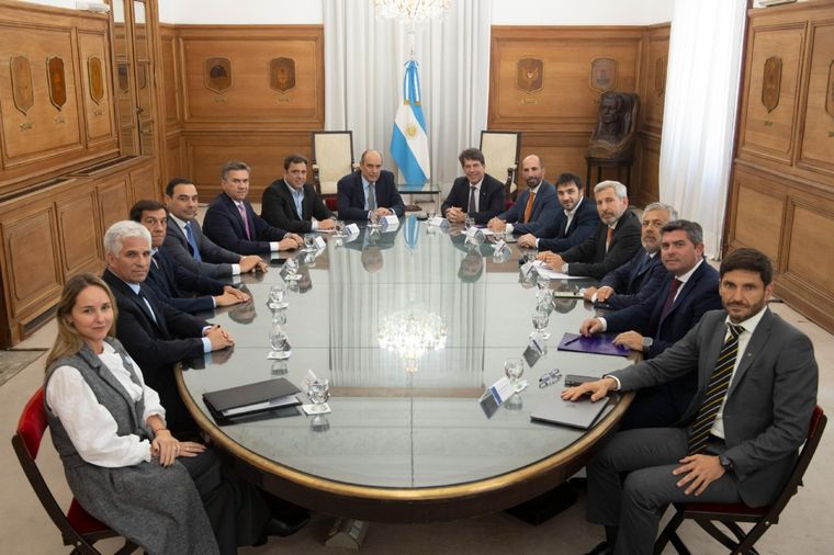 Guillermo Francos y Nicolás Posse junto a los diez gobernadores de Juntos por el Cambio. Foto: Prensa Ministerio del Interior