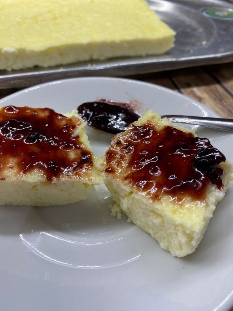 Esta versión de torta de ricotta es super fácil. Perfecta para una merienda o como postre al final de una comida. Foto: Instagram
