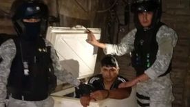 El sujeto fue capturado dentro de un freezer tras ser buscado por las autoridades varios días en Chaco. El sujeto fue capturado dentro de un freezer tras ser buscado por las autoridades varios días en Chaco.