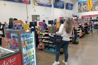 MDZol | En la localidad fronteriza de Dionisio Cerqueira hay supermercados con cajas específicamente para pagar en pesos. Foto: Alejandro Spivak