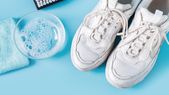 Las zapatillas blancas pueden mantenerse impecables sin productos abrasivos. Foto: Shutterstock Las zapatillas blancas pueden mantenerse impecables sin productos abrasivos. Foto: Shutterstock