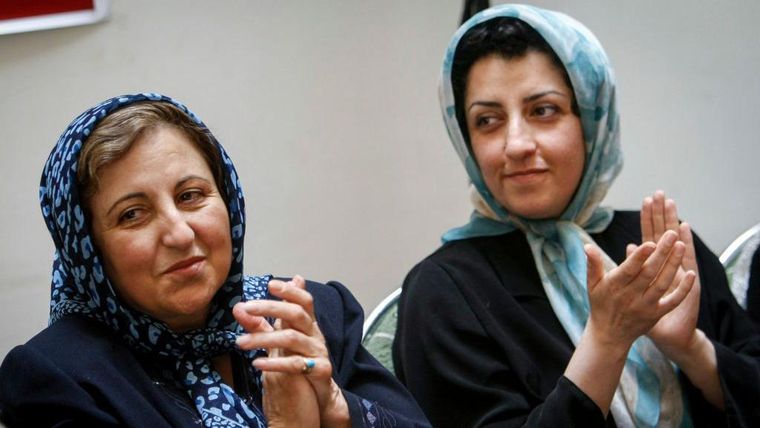 Mohammad (izq) junto a su estrecha colaboradora la abogada Shirin Ebadi.