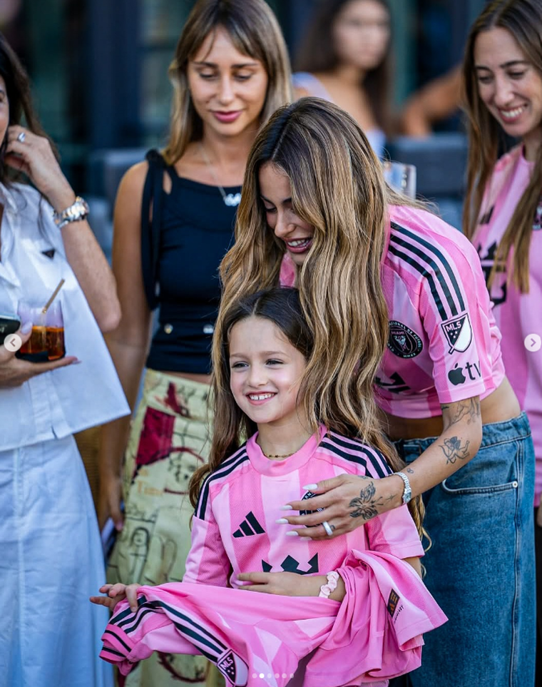 El anillo en la mano de la artista. Créditos: Instagram: rodridepauldaily El anillo en la mano de la artista. Créditos: Instagram: rodridepauldaily