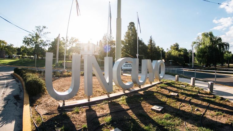 Universidad Nacional de Cuyo. Universidad Nacional de Cuyo.