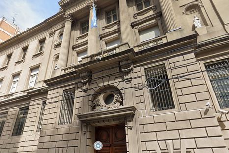 El incidente comenzó el pasado domingo, cuando un adolescente de 13 años compartió una imagen en su estado de WhatsApp en la que se veía un arma de fuego acompañada por la frase: “Voy a hacer un tiroteo”. El incidente comenzó el pasado domingo, cuando un adolescente de 13 años compartió una imagen en su estado de WhatsApp en la que se veía un arma de fuego acompañada por la frase: “Voy a hacer un tiroteo”.