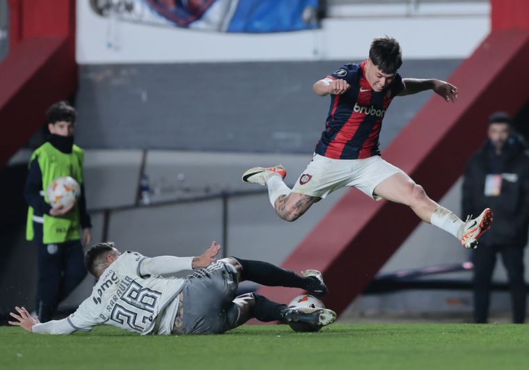 El atacante fue la figura del partido. Foto: Fotobaires