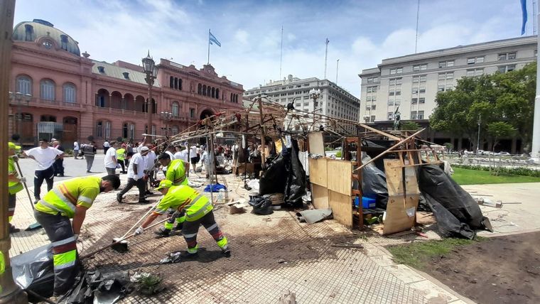 Final. Tras cuatro años, se terminó el campamento en Plaza de Mayo Foto: X Jorge Macri.