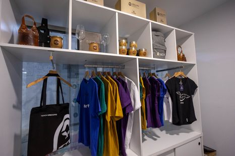 UNCuyo abrió su tienda oficial física. UNCuyo abrió su tienda oficial física.