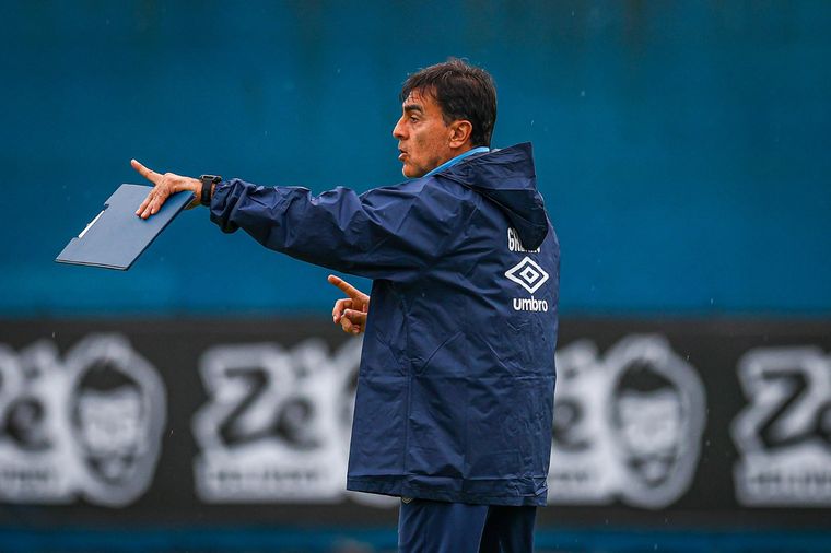 Tras perder 4-1 con un recién ascendido, Gremio destituyó a Gustavo Quinteros tras la cuarta fecha del Brasileirao. Foto: X @Gremio