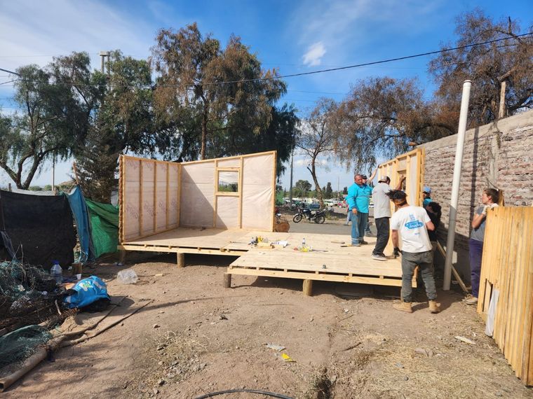 Las viviendas afectadas por el incendio en San Agustín comenzaron a ser reconstruidas Foto: Ciudad de Mendoza