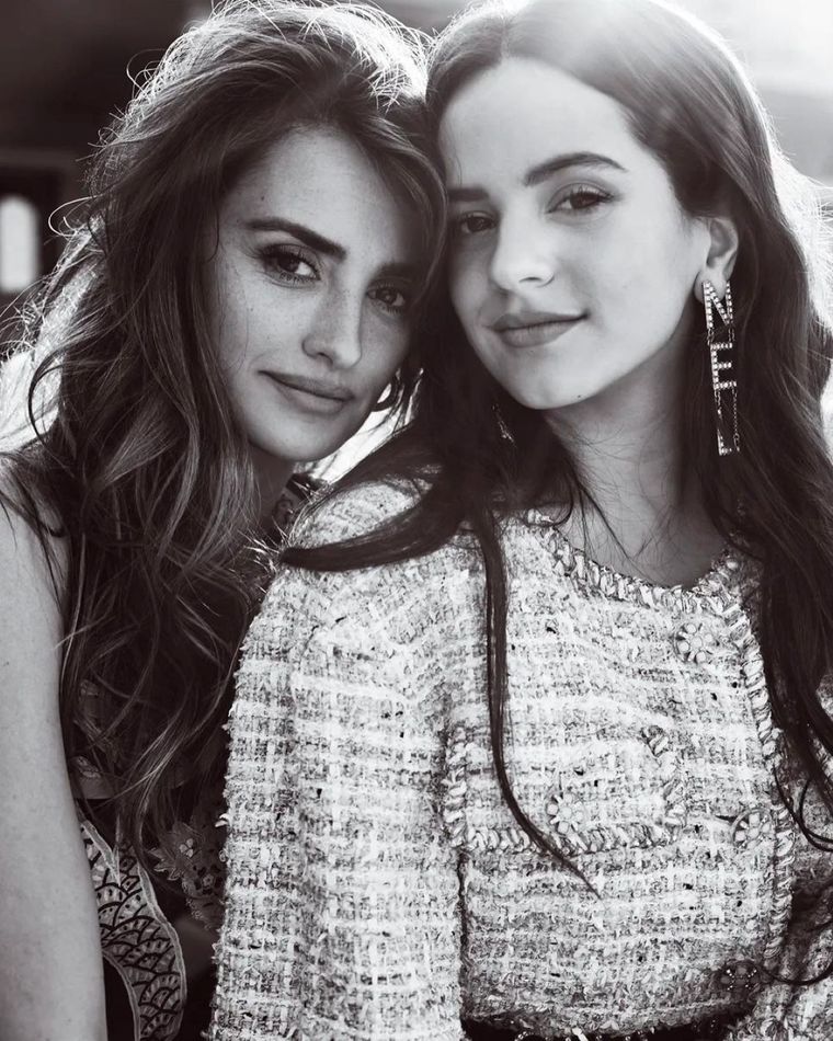 Penélope Cruz y Rosalía comparten una encantadora entrevista para la reista Vogue España. Foto: Vogue España