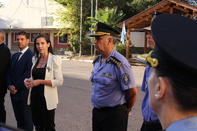 La ministra de Seguridad, Mercedes Rus, y el jefe de la Policía. Marcelo Calipo Foto: Prensa Gobierno de Mendoza