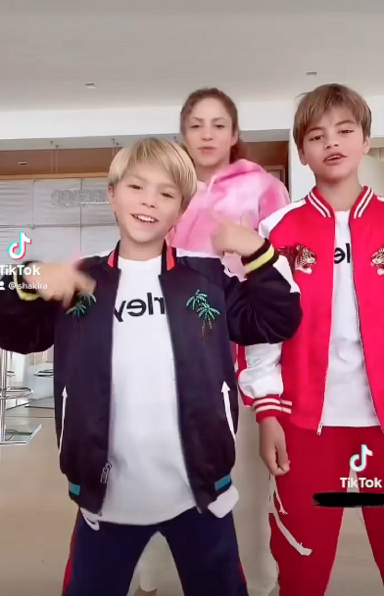 Shakira junto a sus hijos, en Instagram.