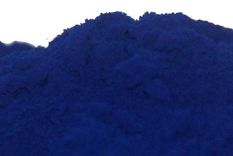 Fue el primer pigmento sintético moderno y mucho menos propenso a desvanecerse que otros azules.