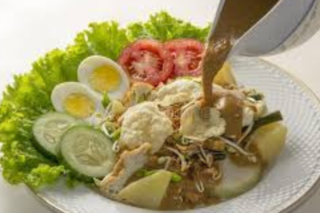 Explora la riqueza de Indonesia con gado-gado casero Foto: Dreamstime