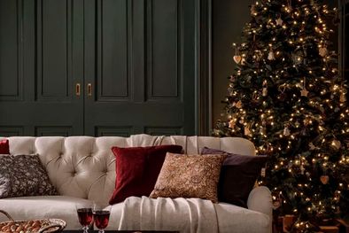 MDZol | Para evitar errores comunes en la iluminación navideña, hay que empezar por colgarlas correctamente, asegurándose de que no se caigan, provoquen cortocircuitos y luzcan lo mejor posible. Foto: The Cotswold Company