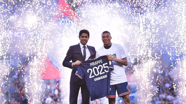 Nasser Al-Khelaïfi y Kylian Mbappé. Foto: @PSG_espanol