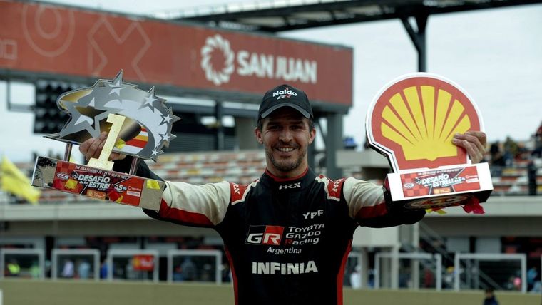 Matías Rossi con los trofeos ganados en San Juan. Foto: ACTC