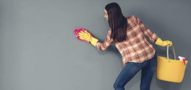 Con sólo bicarbonato y agua, puedes remover las manchas de tu pared de forma fácil Foto: Shutterstock