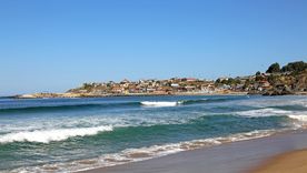 El pueblo de Pichicuy se asienta frente al Pacífico con una costa amplia y poco urbanizada. El pueblo de Pichicuy se asienta frente al Pacífico con una costa amplia y poco urbanizada.