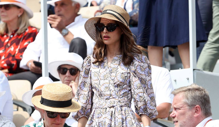 Natalie Portman lució el accesorio fashion más utilizado en Europa, y que más la enloquece. Foto: Getty Images