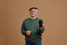 Elegir un celular para jubilados implica buscar un equilibrio entre tecnología y facilidad de uso.