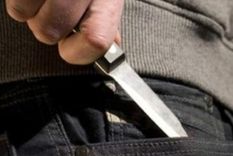 Los estudiantes asistieron a la escuela con armas blancas