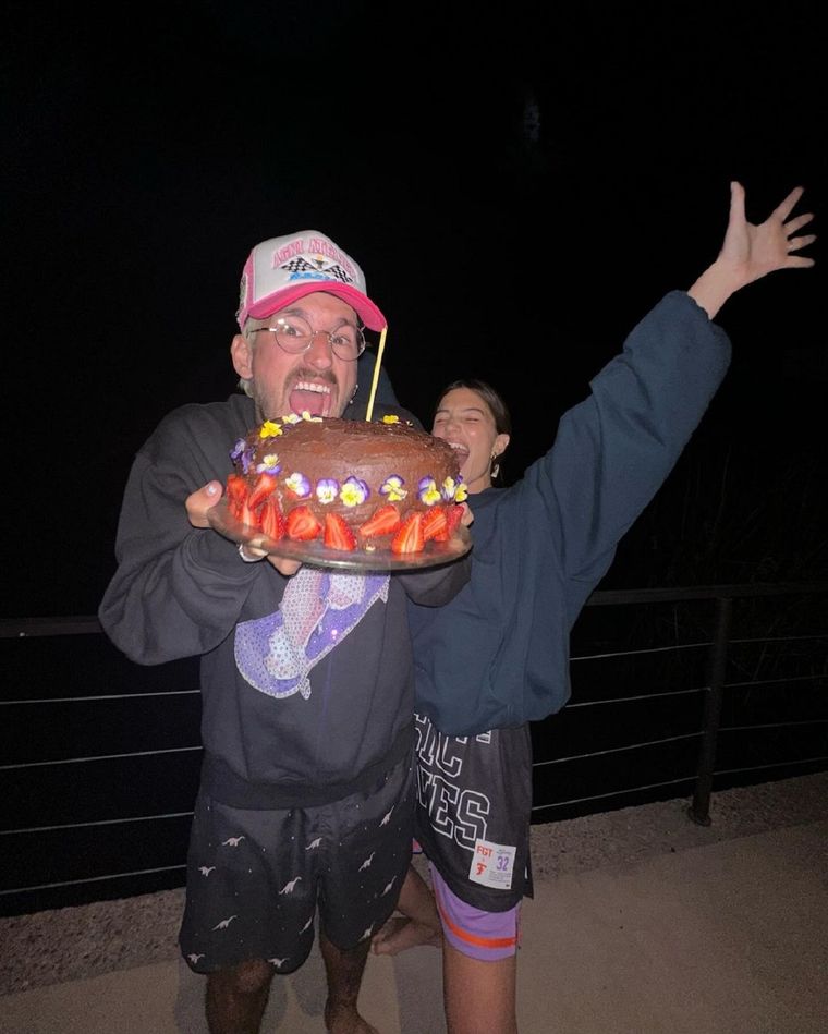 Ricky Montaner y Stef Roitman difrutaron de varios días en Mendoza, entre amigos, trabajo y vinos. Foto: IG Ricky Montaner