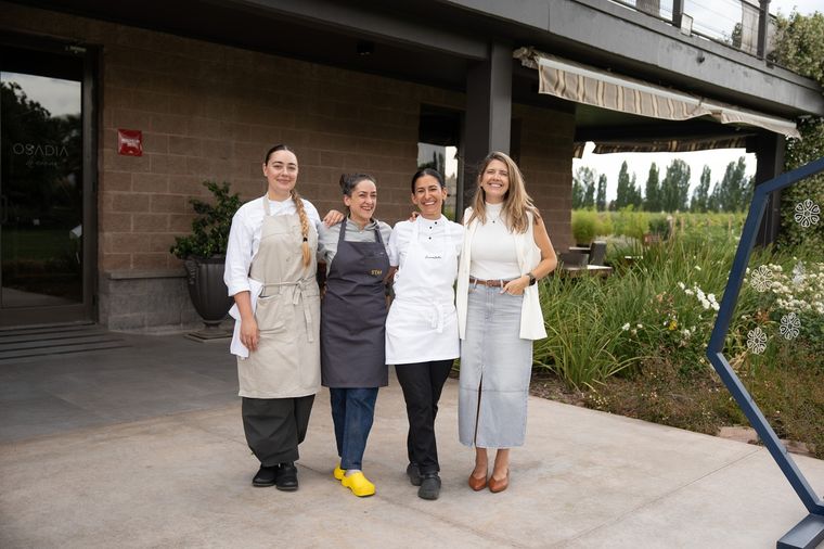Las tres chefs junto a Ana Lovaglio Balbo. Las tres chefs junto a Ana Lovaglio Balbo.
