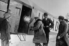 El magnate subiendo a un aeroplano