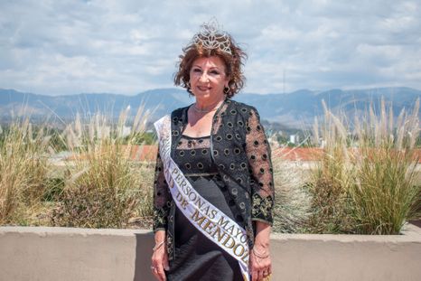 Gladys Doña, la nueva Reina de la Vendimia de los Adultos Mayores. Gladys Doña, la nueva Reina de la Vendimia de los Adultos Mayores.