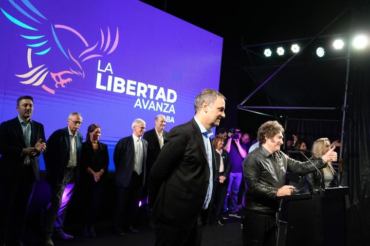 Dos ministros de Javier Milei apoyaron a Manuel Adorni al límite de la veda electoral que comenzó a regir este viernes. Foto: X (LLA_CABA)