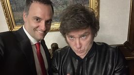 Manuel Adorni y Javier Milei. Manuel Adorni y Javier Milei.