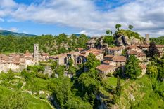 Este pueblo de España enamora con sus calles medievales. Foto: shutterstock