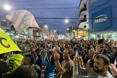 La empresa Petroquímica Río Tercero cerró la planta de producción de TDI e impidió el ingreso de los 127 trabajadores despedidos. En tanto que hay otros 125 empleados suspendidos. Foto: Spiqyp Río Tercero