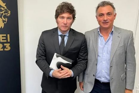 Concejales bonaerenses que llegaron a sus bancas en el 2023 escondidos en la boleta de Javier Milei, vuelven a su primer amor Concejales bonaerenses que llegaron a sus bancas en el 2023 escondidos en la boleta de Javier Milei, vuelven a su primer amor