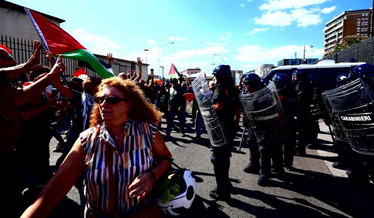 Italia apoya a Gaza y el estado de Palestina y lo muestra en las calles. Fotos Efe Italia apoya a Gaza y el estado de Palestina y lo muestra en las calles. Fotos Efe