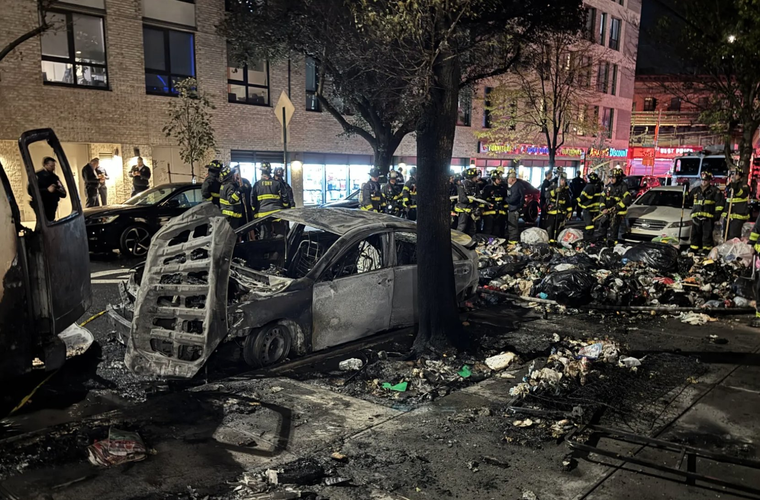 Las autoridades de Nueva York aún se encuentran investigando que generó el incendio del auto que derivo en la explosión.