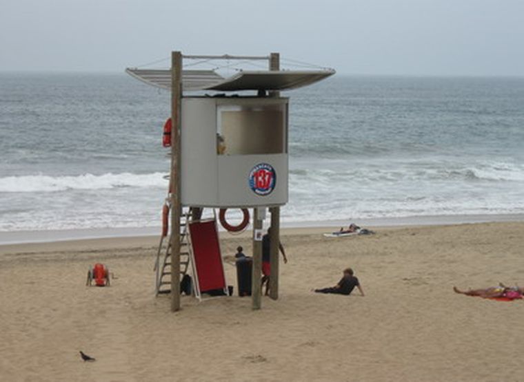 Puesto que el bañero detenido por Carabineros dejó destendido gran parte del domingo.
