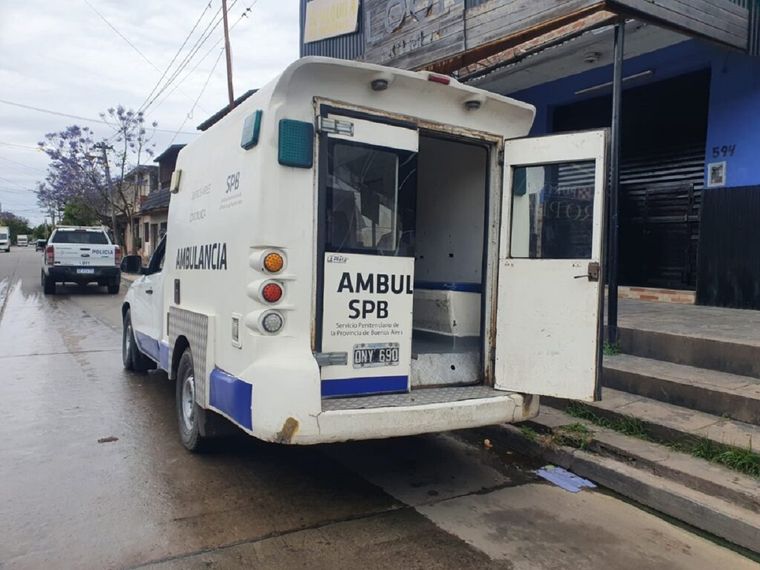 Los delincuentes liberaron al preso de la ambulancia del servicio penitenciario y se fugaron