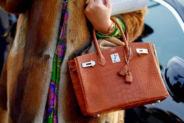 La limpieza de una cartera de cuero debe ser suave para evitar daños Foto: Shutterstock La limpieza de una cartera de cuero debe ser suave para evitar daños Foto: Shutterstock