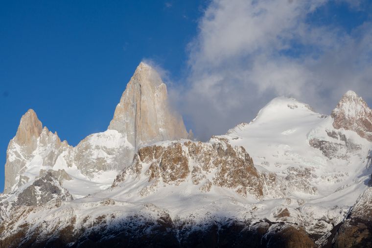Una turista francesa murió tras quedar atrapada por una avalancha mientras practicaba esquí de montaña en el Cerro Crestón.