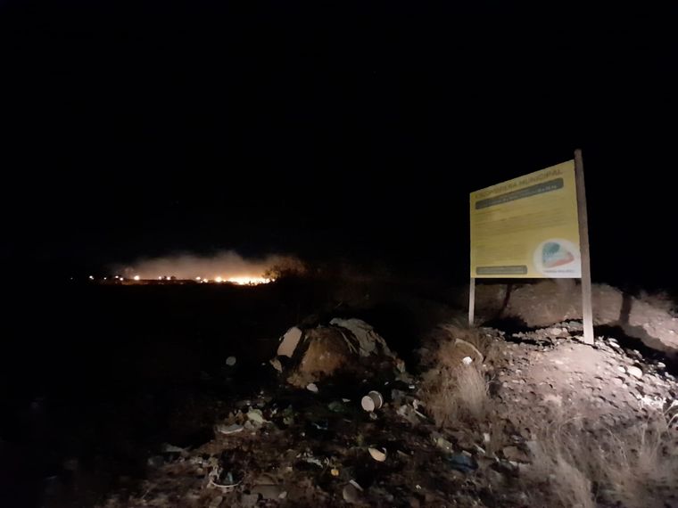 El incendio tuvo lugar durante la noche del lunes