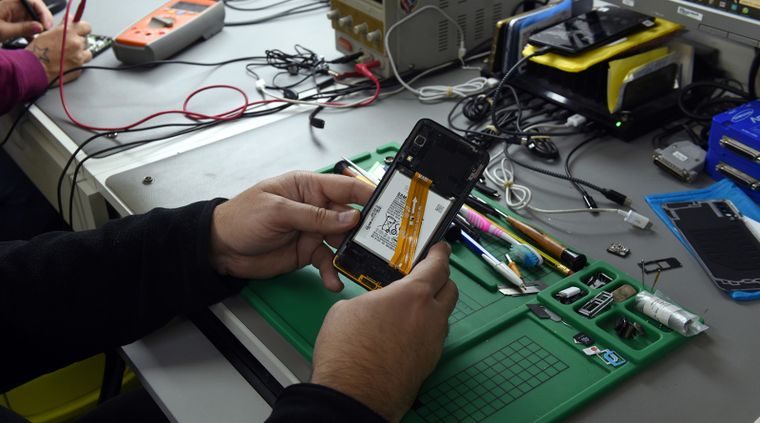 Producción de tecnología en Tierra del Fuego. Foto: ALF PONCE MERCADO / MDZ